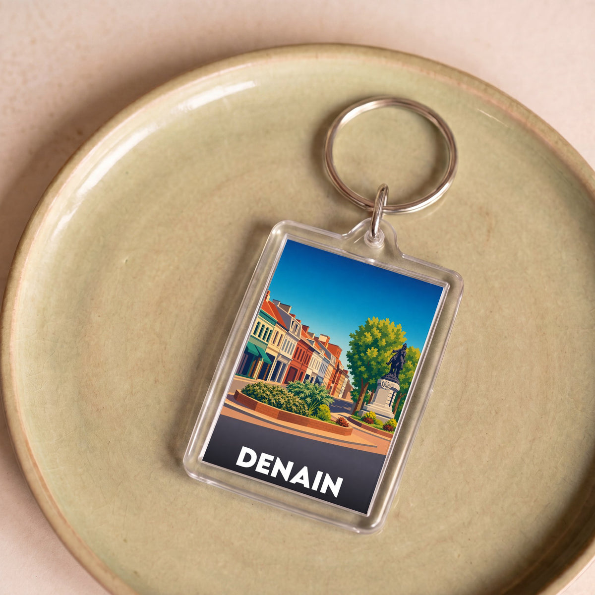 Porte-clés souvenir de la ville de Denain avec une illustration stylisée.