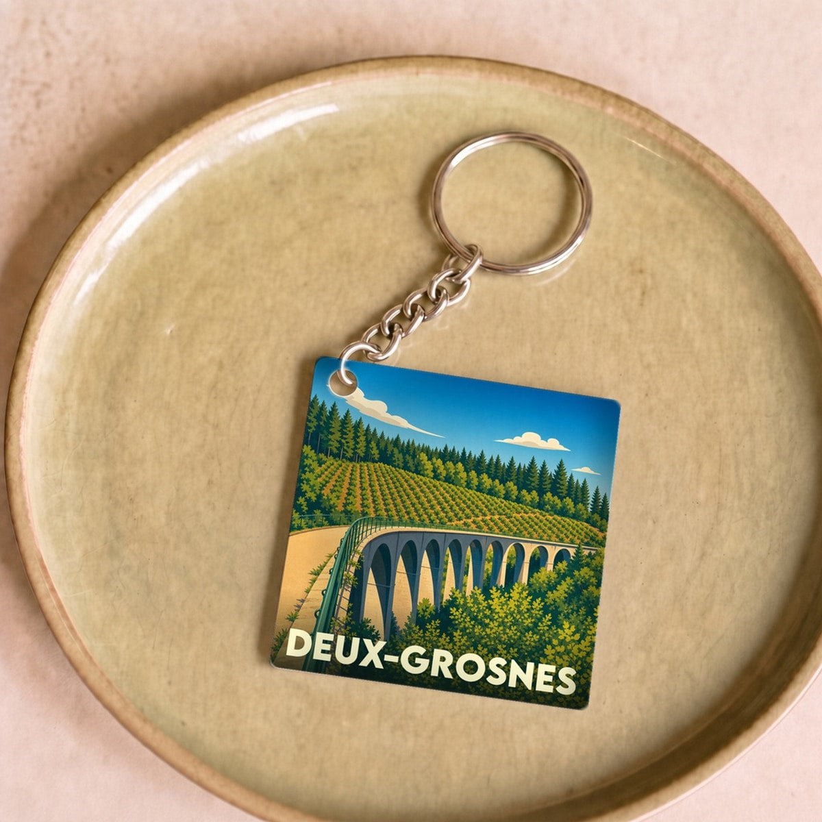 Porte-clés souvenir de la ville de Deux-Grosnes avec une illustration stylisée d'un viaduc.