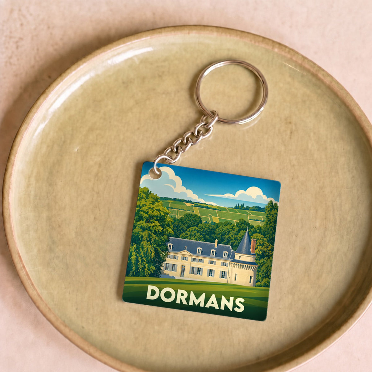 Porte-clés souvenir de la ville de Dormans avec une illustration stylisée.