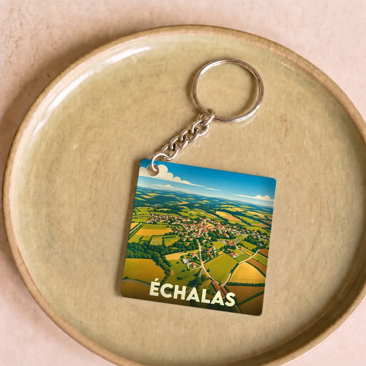 Porte-clés souvenir de la ville d'Échalas avec une illustration stylisée.