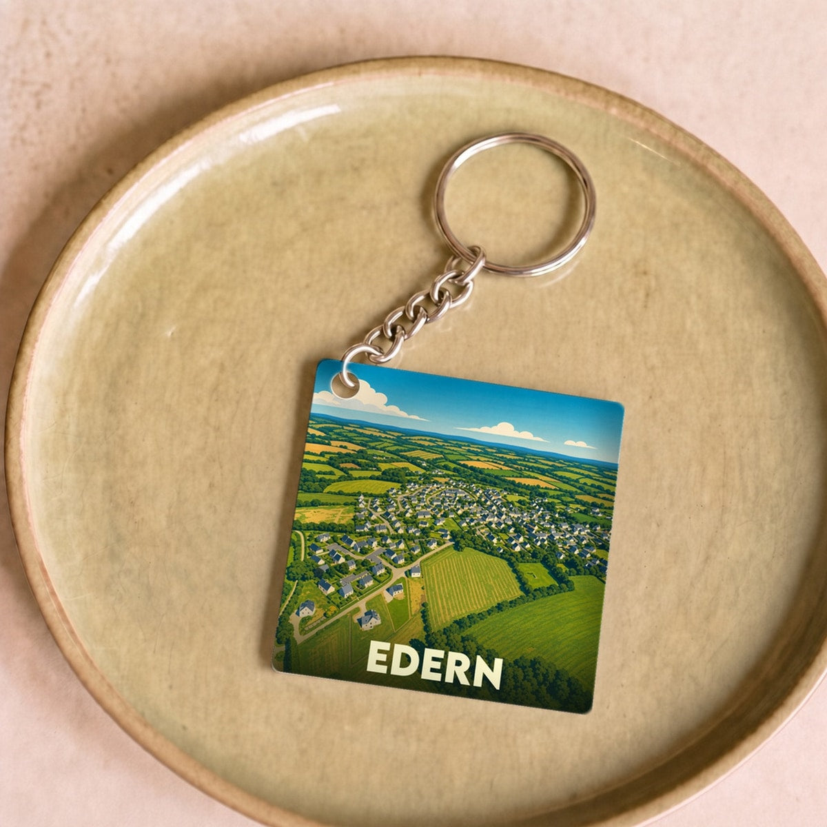Porte-clés souvenir de la ville de Edern avec une illustration stylisée.