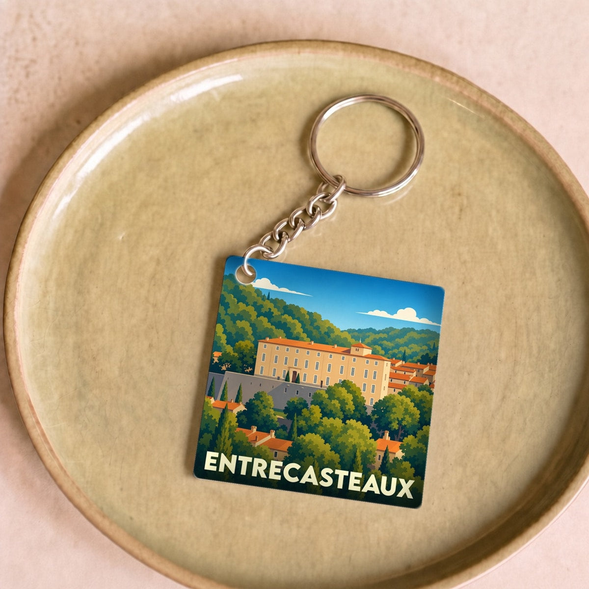 Porte-clés souvenir de la ville d'Entrecasteaux avec une illustration stylisée de son château.