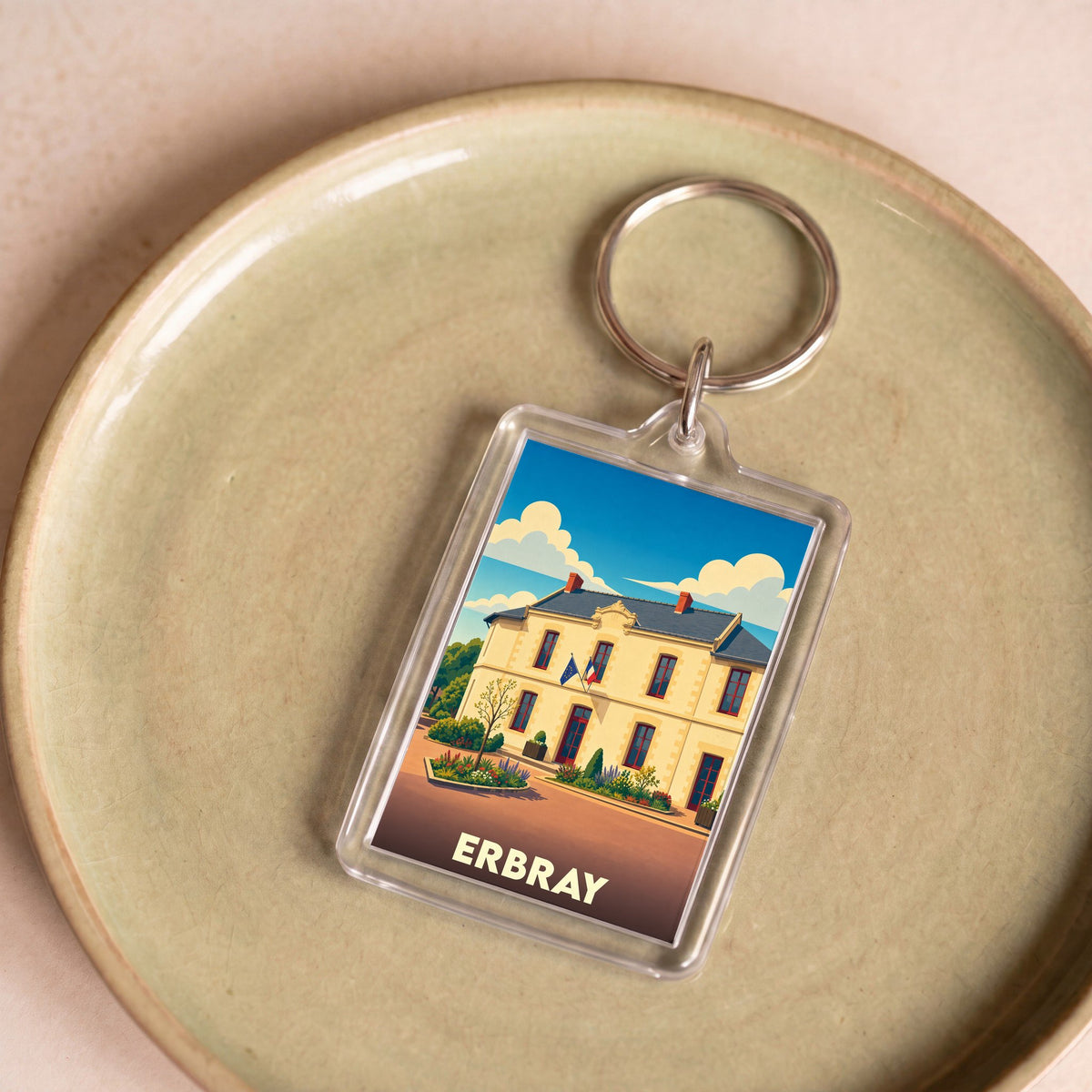 Porte-clés souvenir de la ville d'Erbray avec une illustration stylisée de sa mairie.