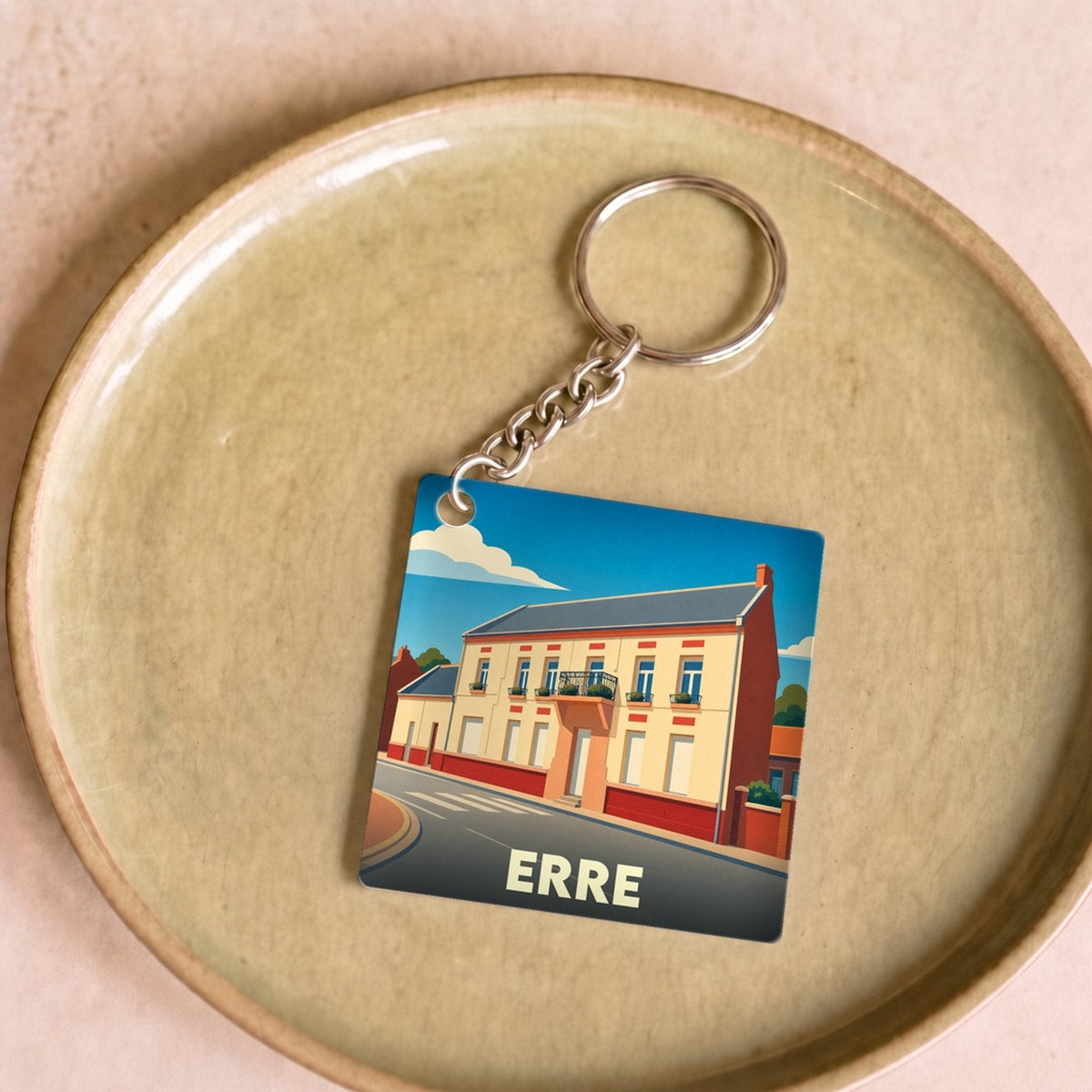 Porte-clés souvenir de la ville de Erre avec une illustration stylisée.