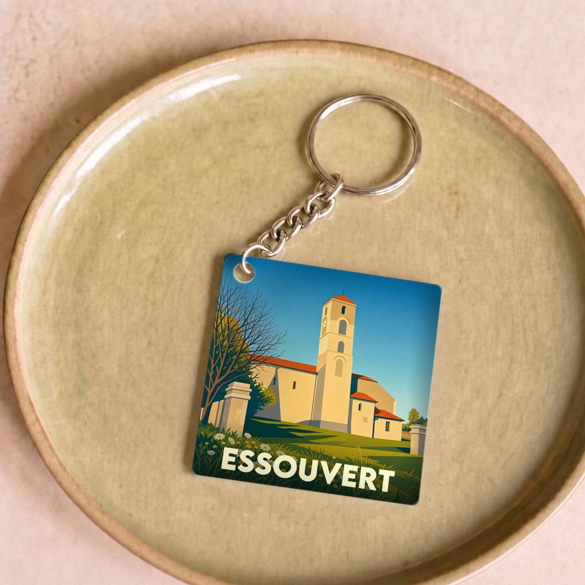 Porte-clés souvenir de la ville d'Essouvert avec une illustration stylisée de son église.