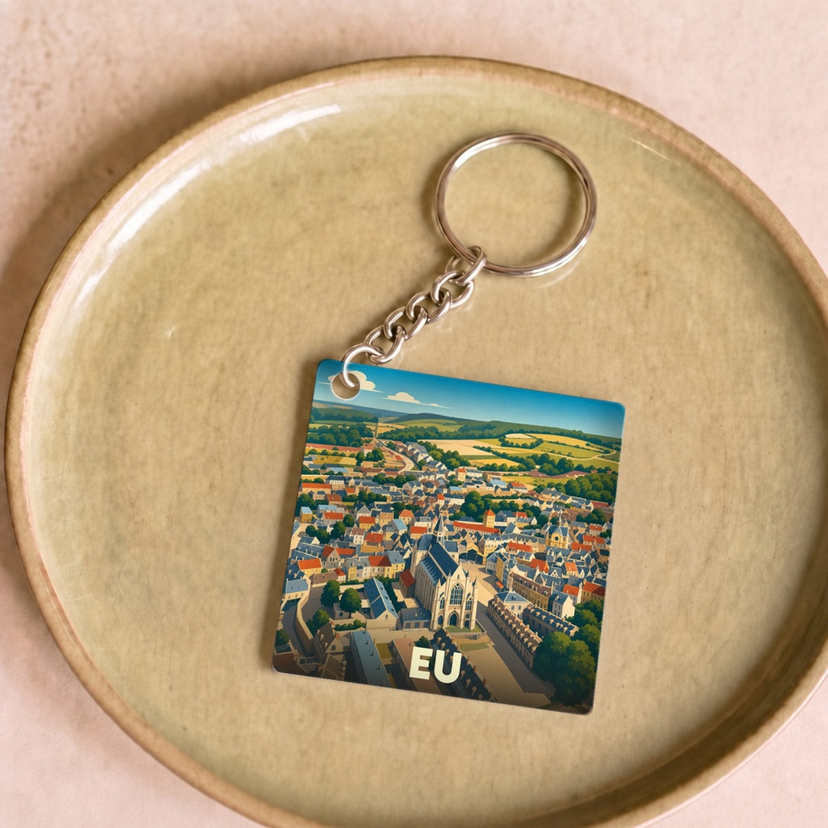 Porte-clés souvenir de la ville de Eu avec une illustration panoramique stylisée.