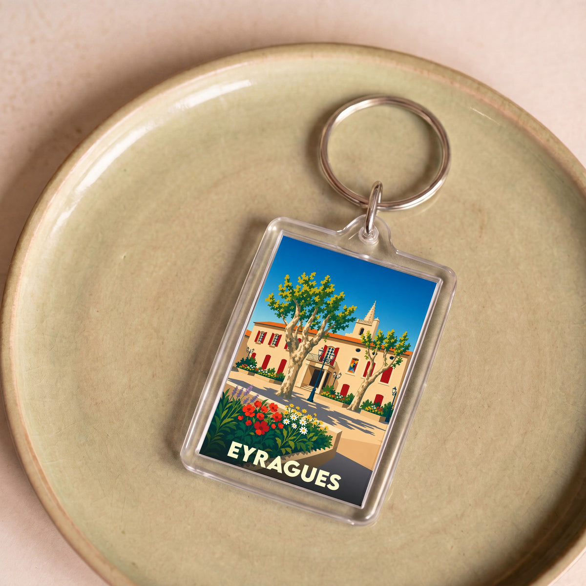 Porte-clés souvenir de la ville d'Eyragues avec une illustration stylisée.