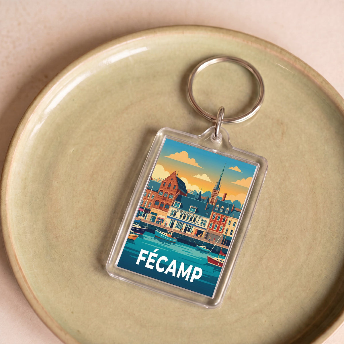 Porte-clés souvenir de la ville de Fécamp avec une illustration stylisée et colorée.