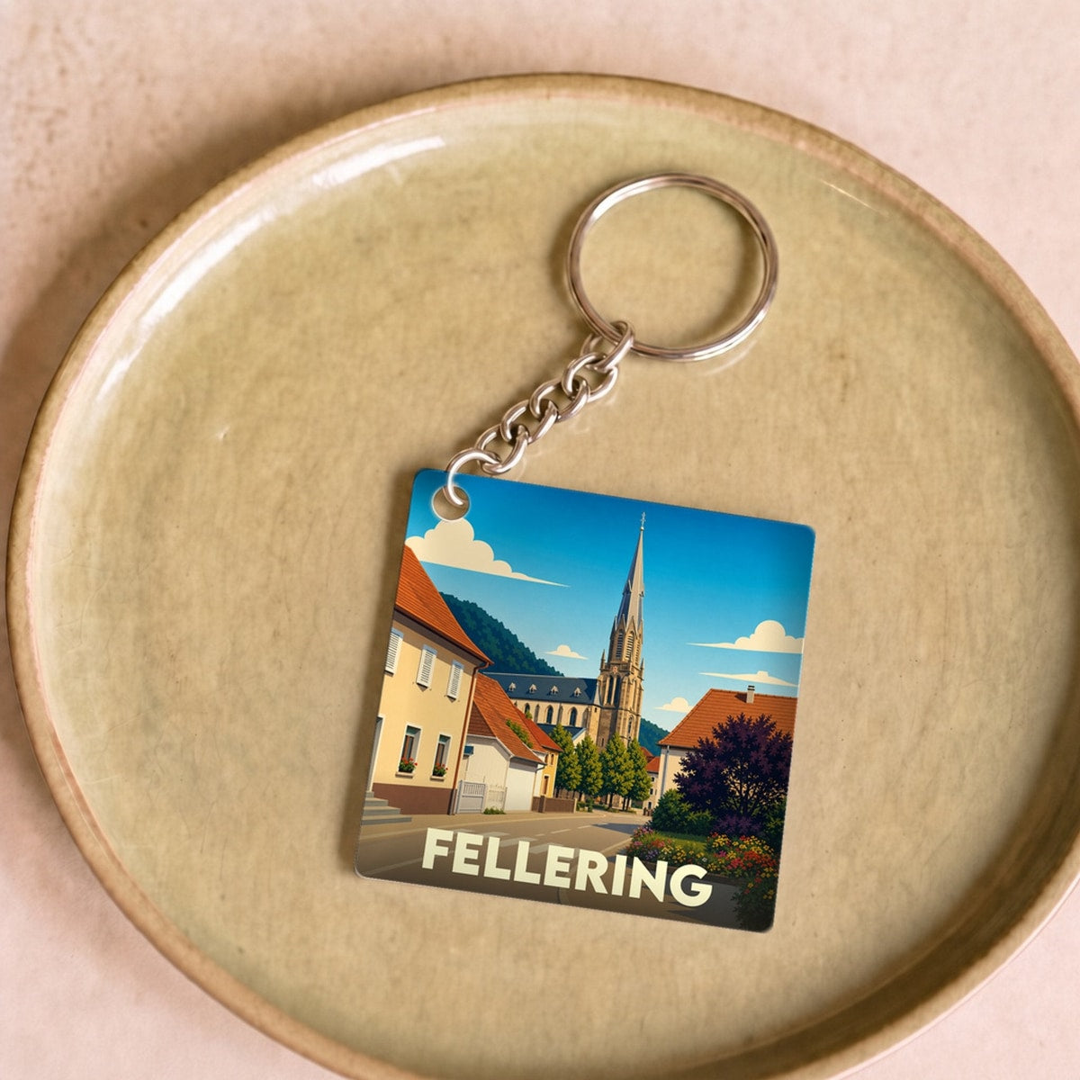 Porte-clés souvenir de la ville de Fellering avec une illustration stylisée.
