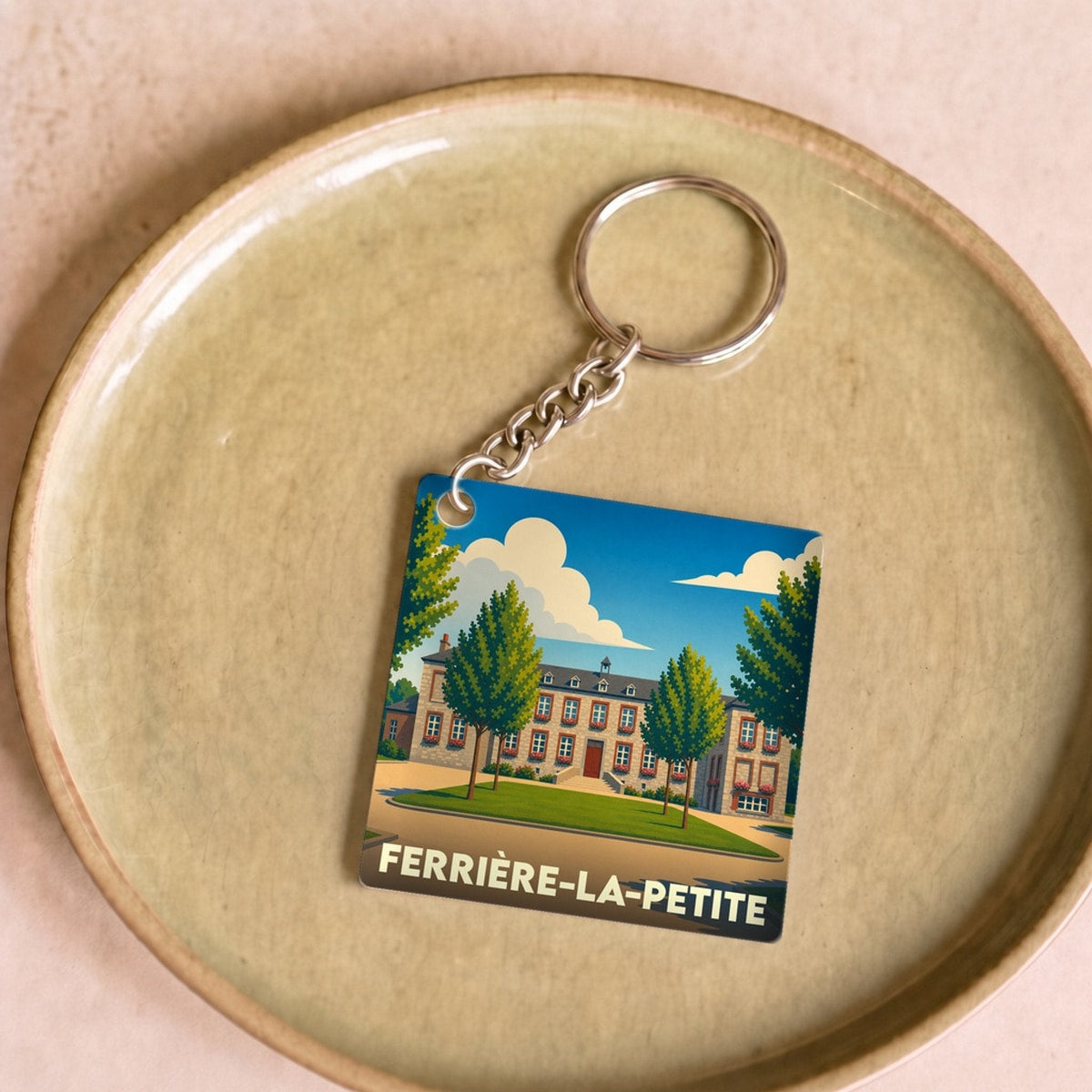 Porte-clés souvenir de la ville de Ferrière-la-Petite avec une illustration stylisée.