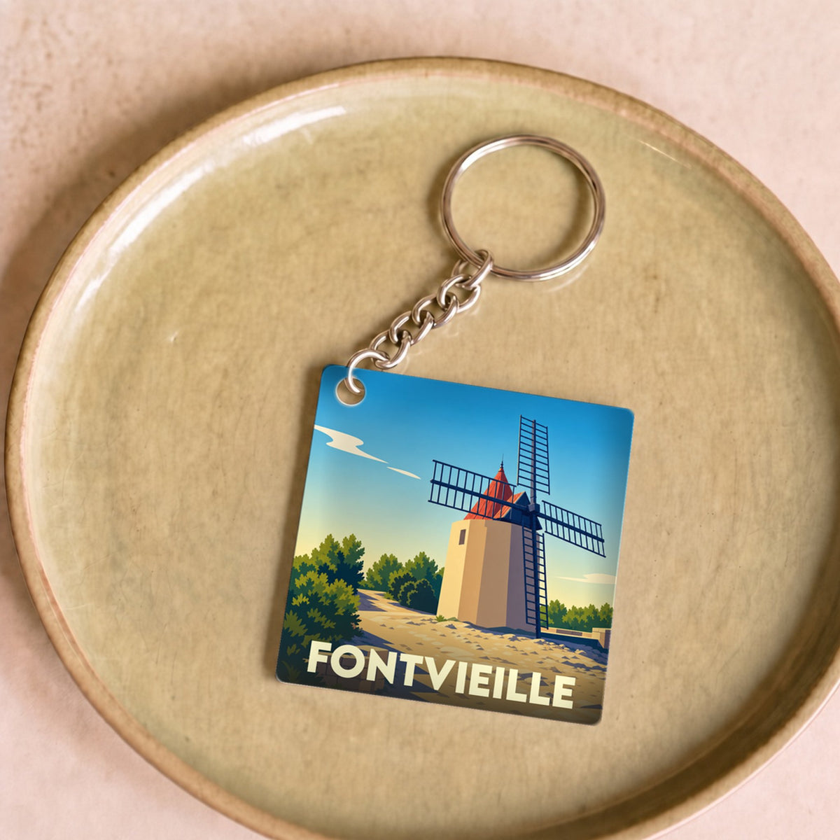 Porte-clés souvenir de la ville de Fontvieille avec une illustration stylisée d'un moulin.
