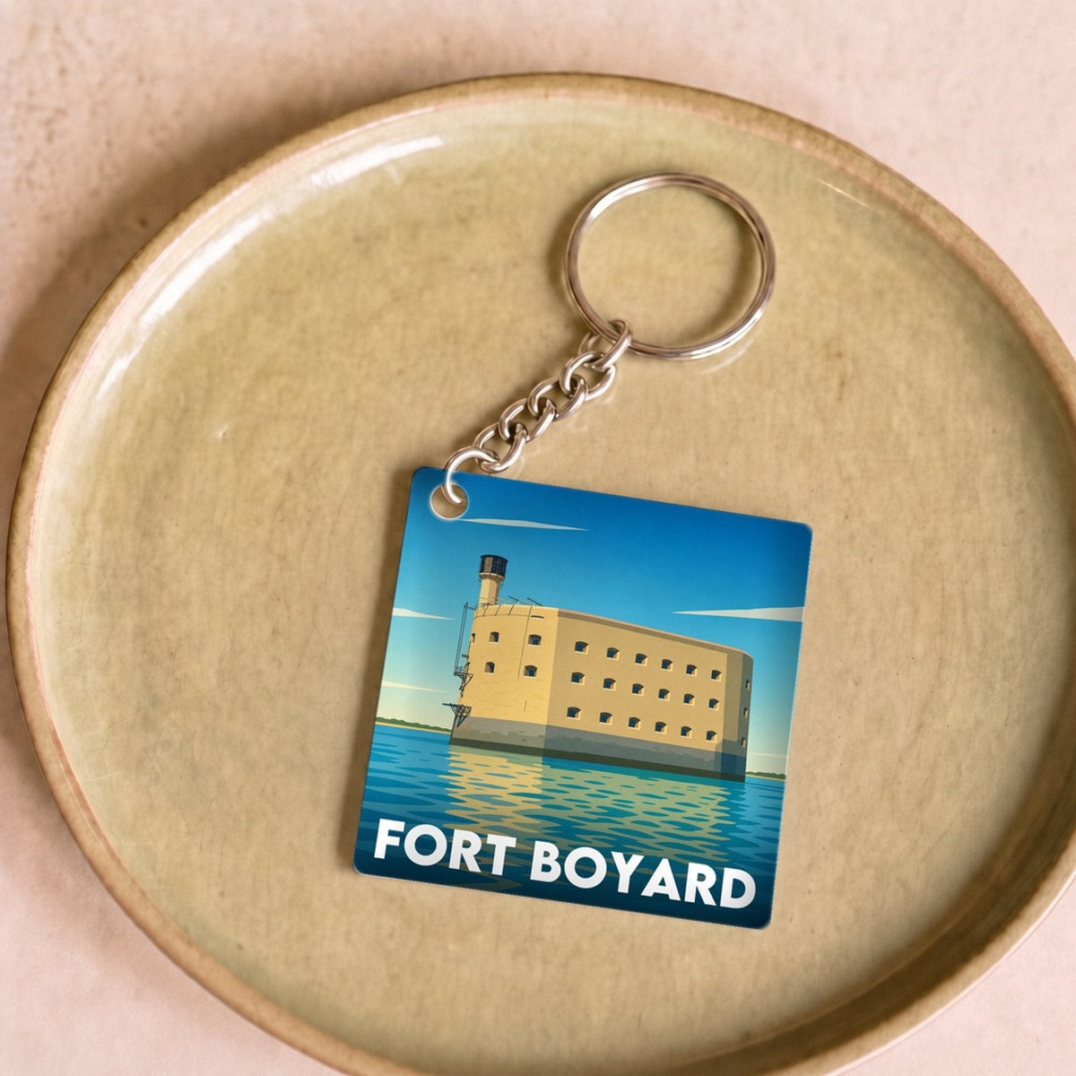Porte-clés souvenir de Fort Boyard avec une illustration stylisée.
