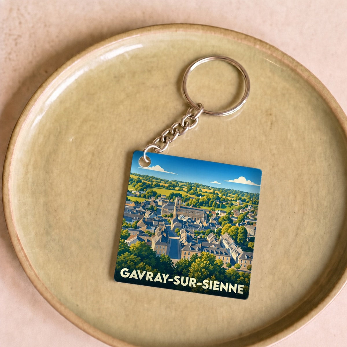 Porte-clés souvenir de la ville de Gavray-sur-Sienne avec une illustration stylisée.