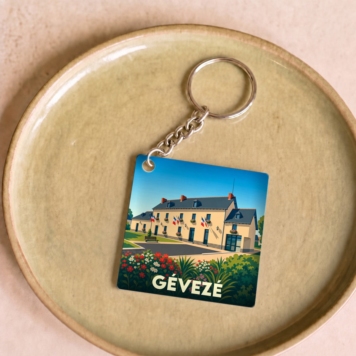 Porte-clés souvenir de la ville de Gévezé avec une illustration stylisée.