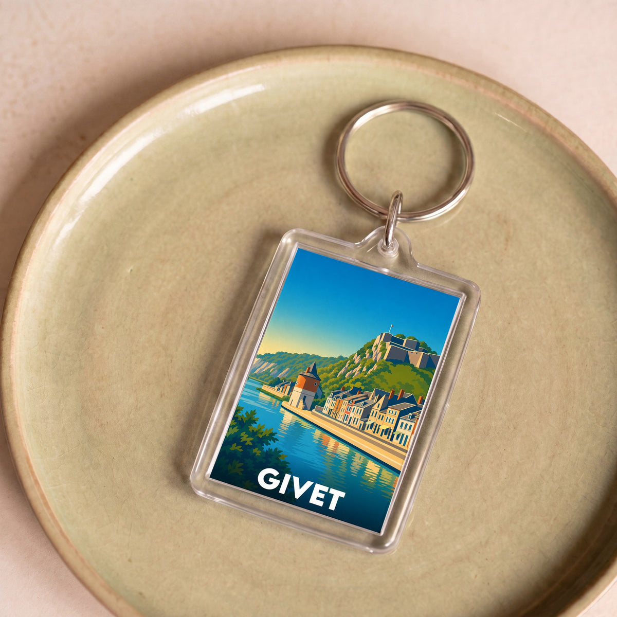 Porte-clés souvenir de la ville de Givet avec une illustration stylisée.