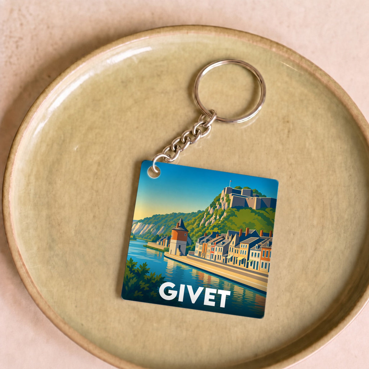 Porte-clés souvenir de la ville de Givet avec une illustration stylisée.