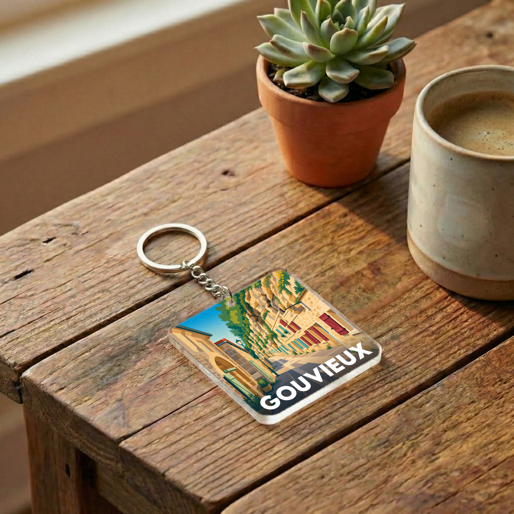 Porte-clés souvenir de la ville de Gouvieux avec une illustration stylisée.