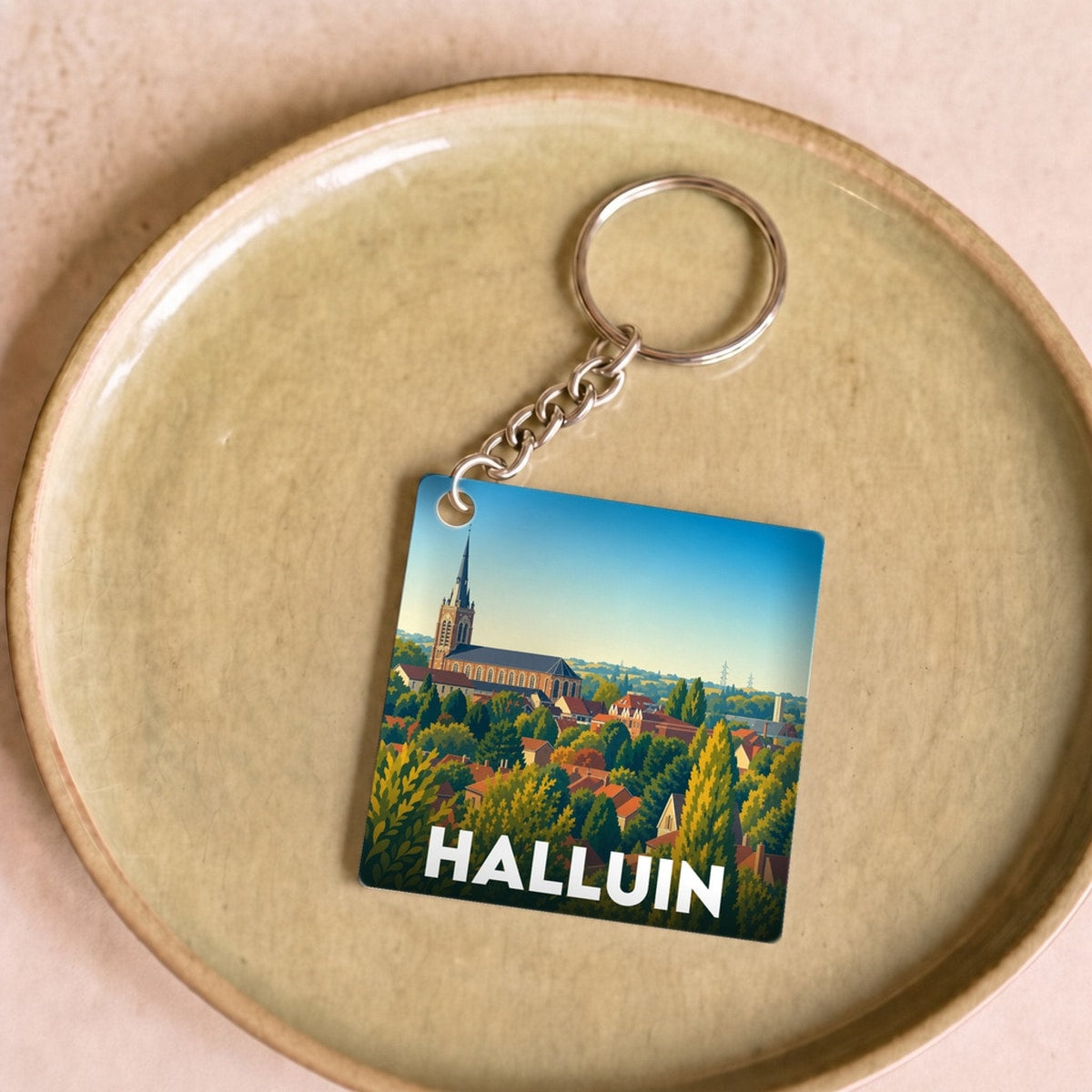Porte-clés souvenir de la ville de Halluin avec une illustration stylisée.