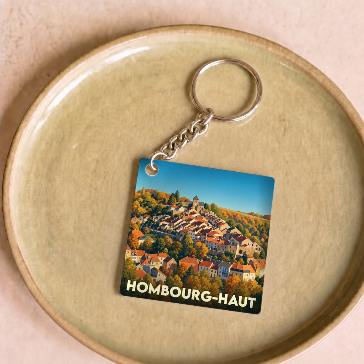 Porte-clés souvenir de la ville de Hombourg-Haut avec une illustration stylisée.