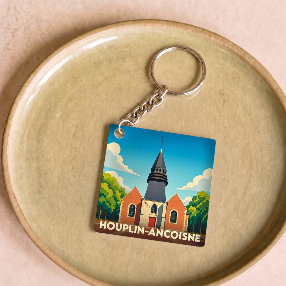 Porte-clés souvenir de la ville de Houplin-Ancoisne avec une illustration stylisée de son église.