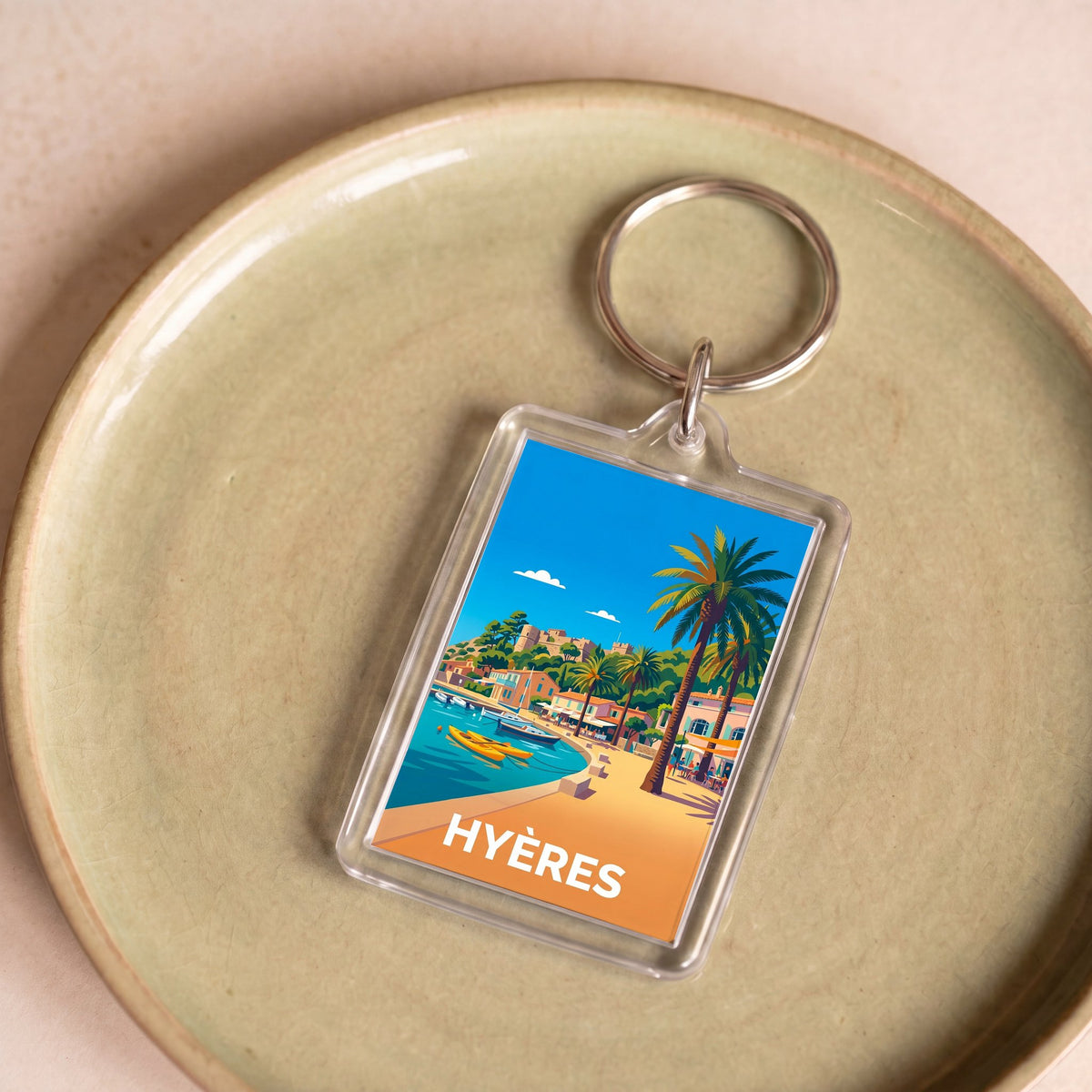 Porte-clés souvenir de la ville de Hyères avec une illustration stylisée.