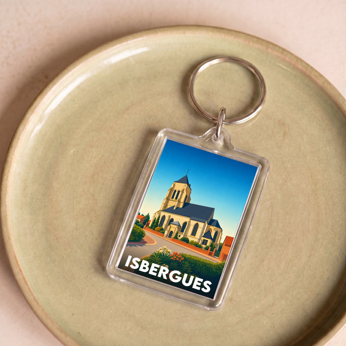 Porte-clés souvenir de la ville d'Isbergues avec une illustration stylisée de son église.
