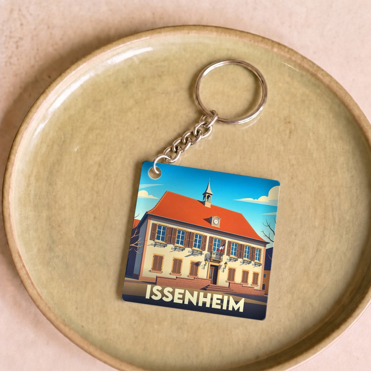 Porte-clés souvenir de la ville d'Issenheim avec une illustration stylisée de sa mairie.