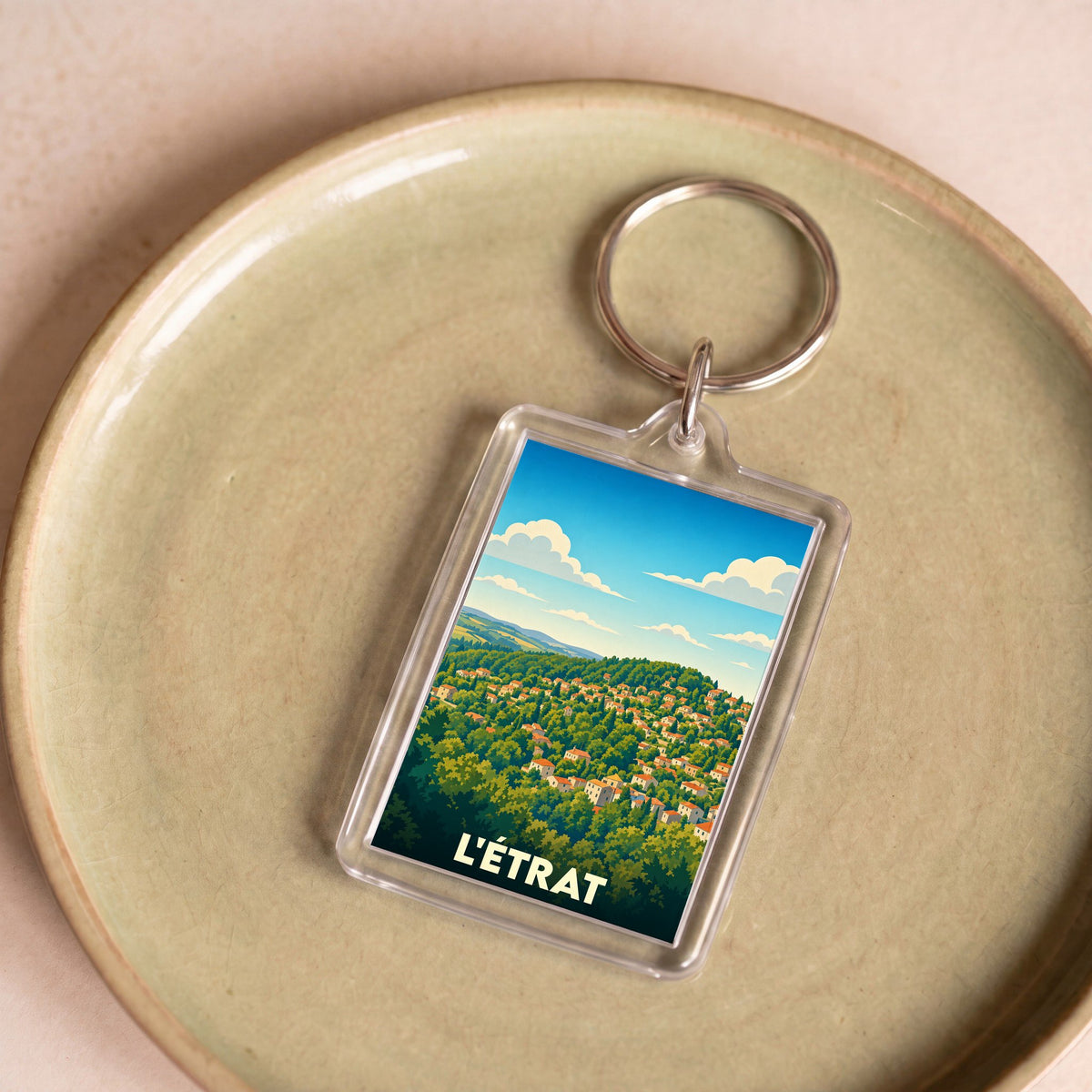 Porte-clés souvenir de la ville de L'Étrat avec une illustration stylisée.