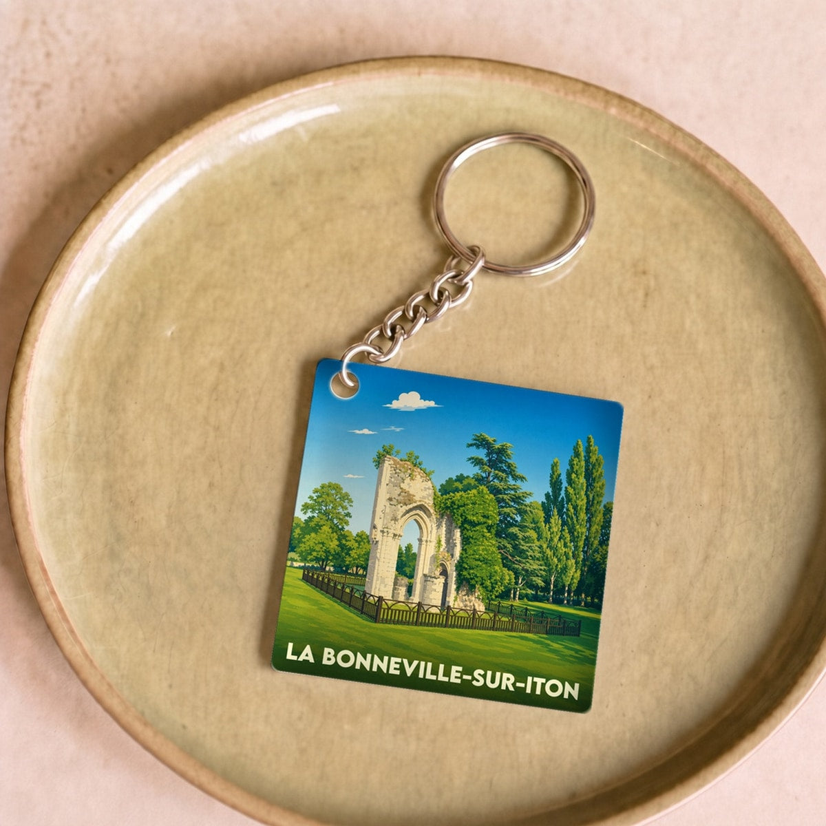 Porte-clés souvenir de la ville de La Bonneville-sur-Iton avec une illustration stylisée d'un monument historique.
