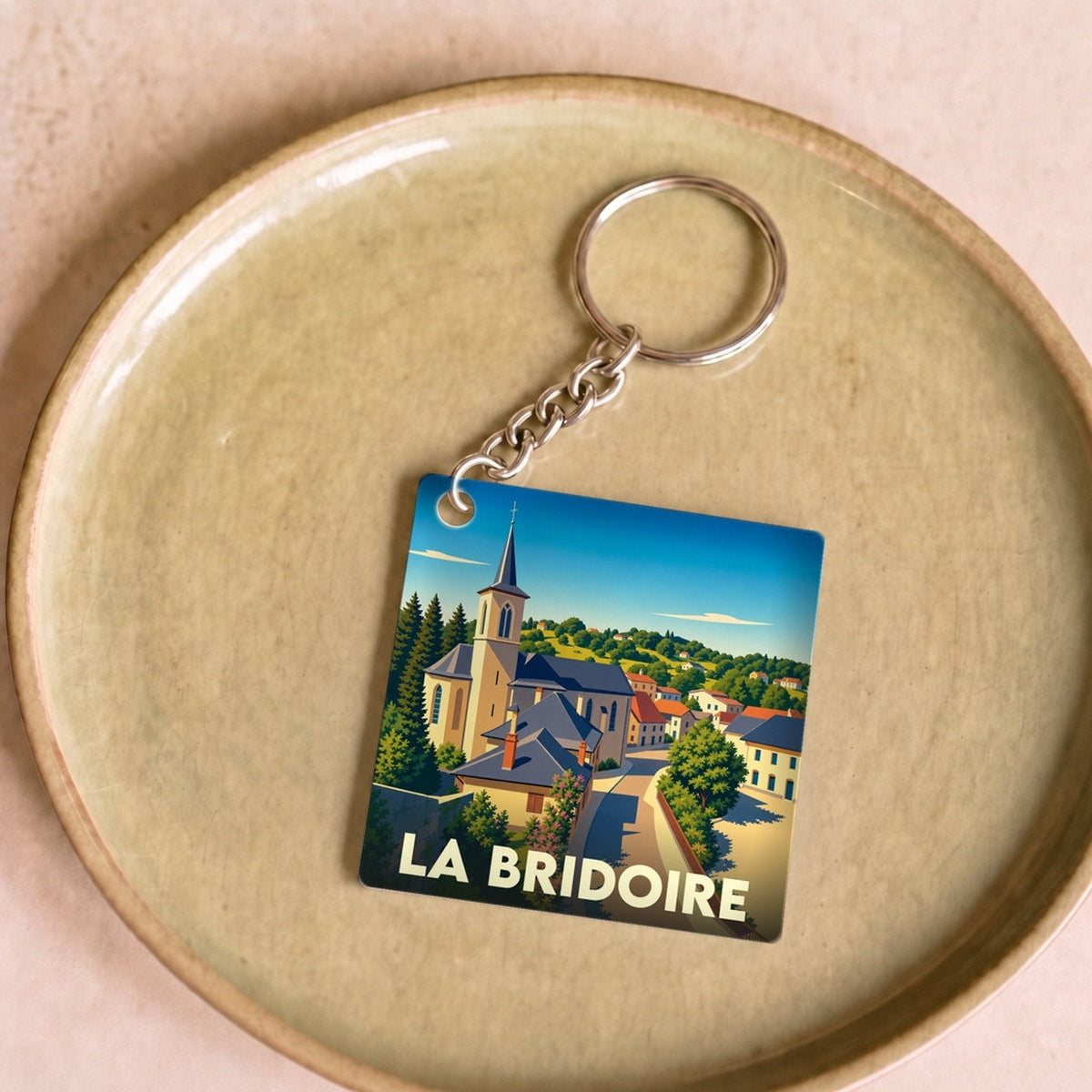Porte-clés souvenir de la ville de La Bridoire avec une illustration stylisée.