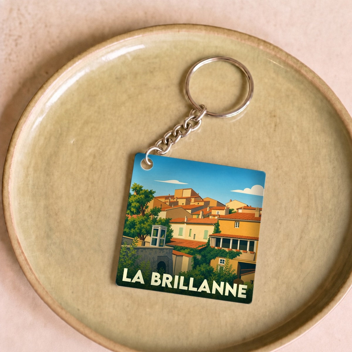 Porte-clés souvenir de la ville de La Brillanne avec une illustration stylisée.