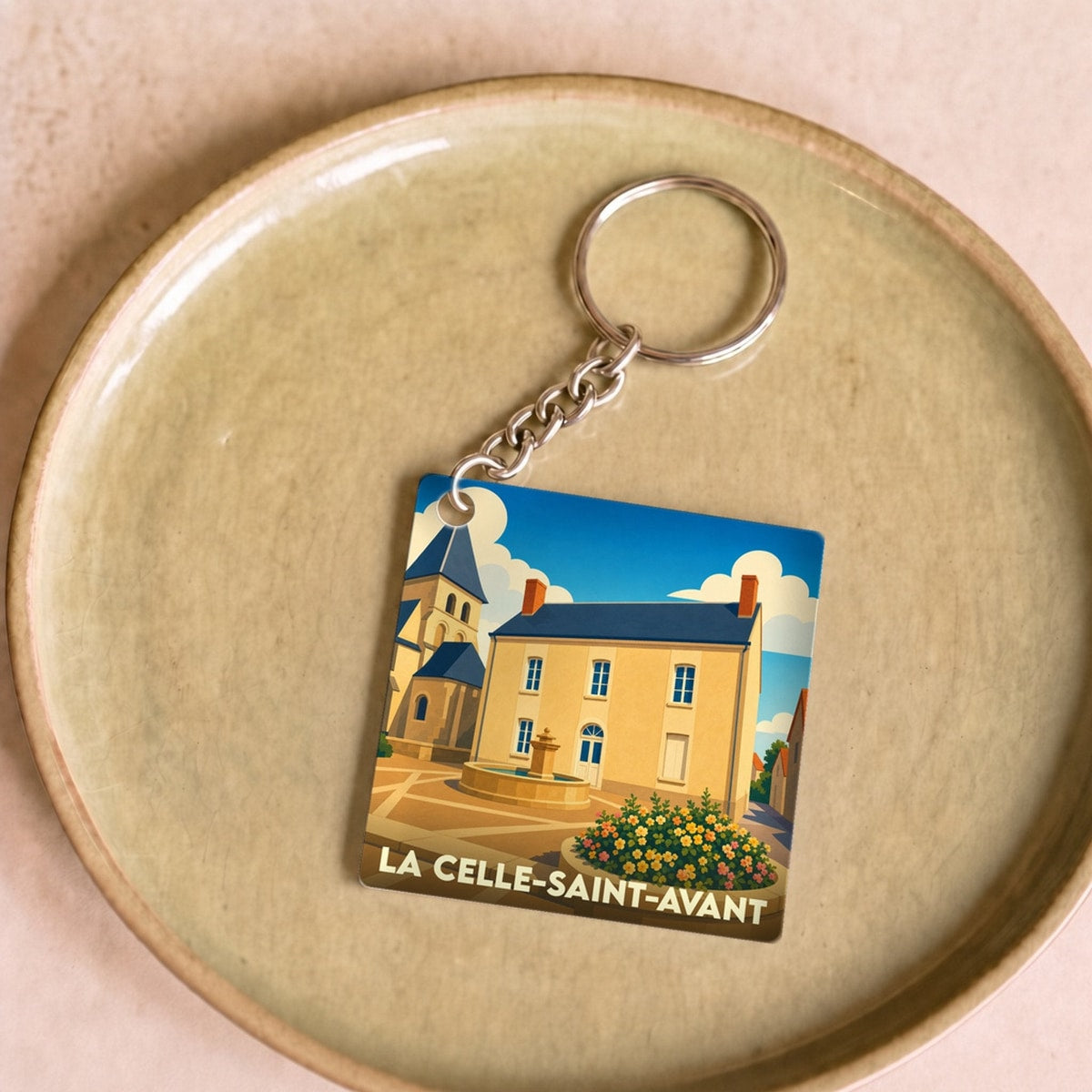Porte-clés souvenir de la ville de La Celle-Saint-Avant avec une illustration stylisée.