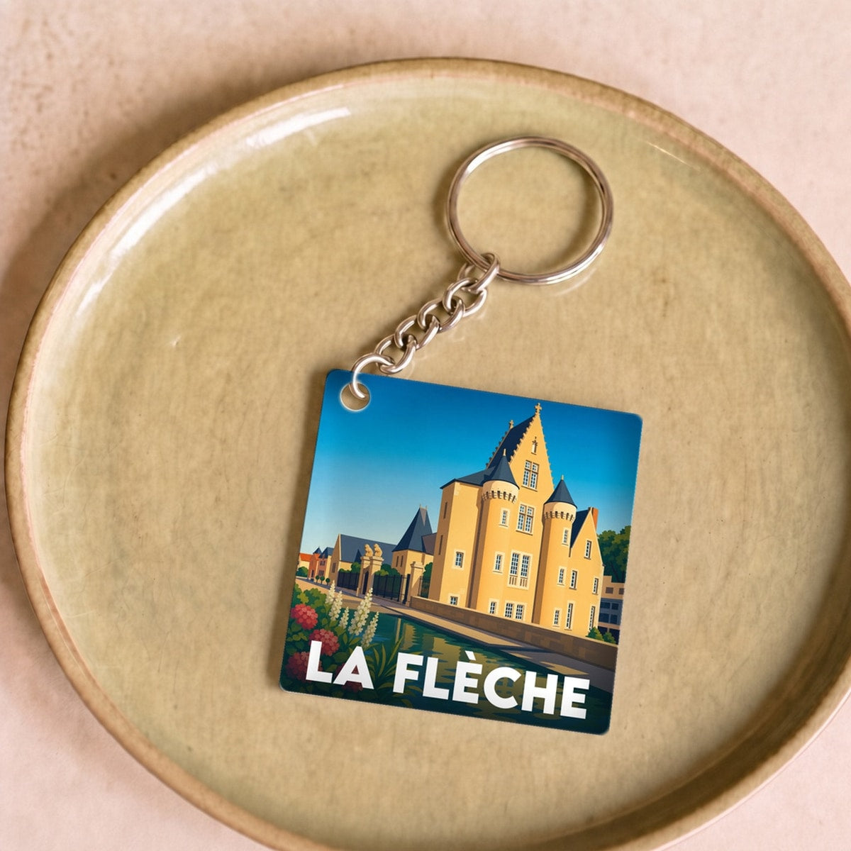 Porte-clés souvenir de la ville de La Flèche avec une illustration stylisée.
