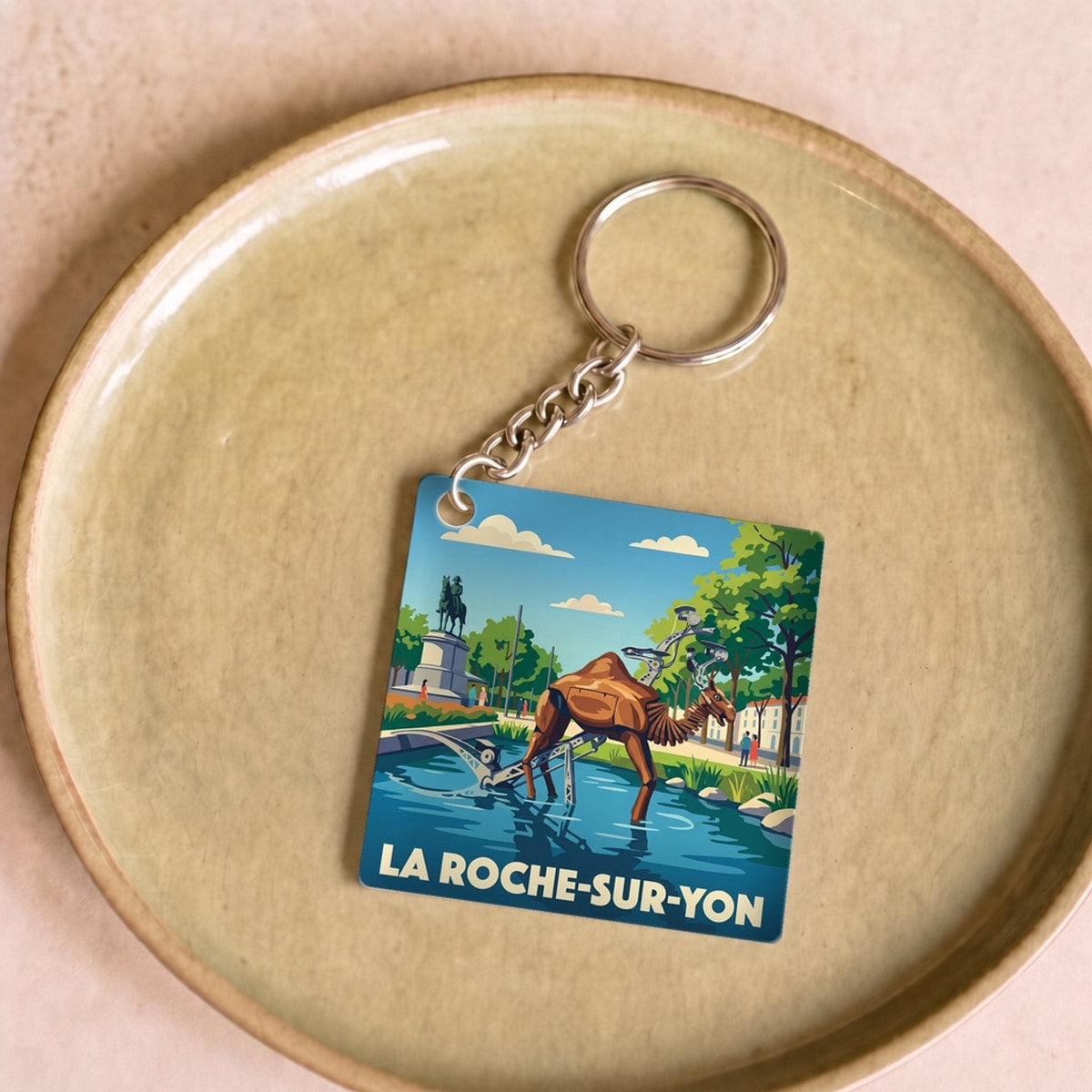 Porte-clés souvenir de la ville de La Roche-sur-Yon avec une illustration stylisée.