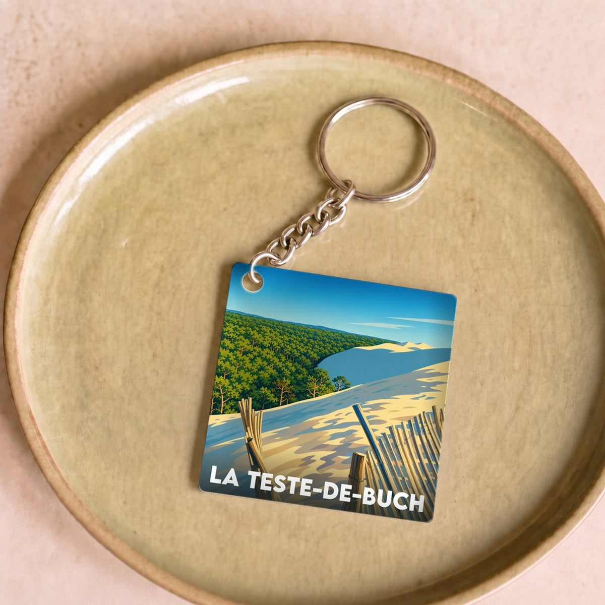 Porte-clés souvenir de la ville de La Teste-de-Buch avec une illustration stylisée de la dune du Pilat.