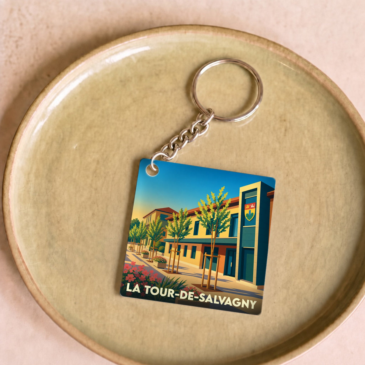 Porte-clés souvenir de la ville de La Tour-de-Salvagny avec une illustration stylisée.