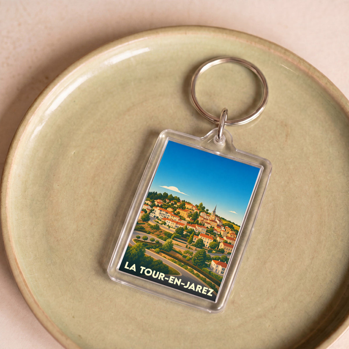 Porte-clés souvenir de la ville de La Tour-en-Jarez avec une illustration stylisée.