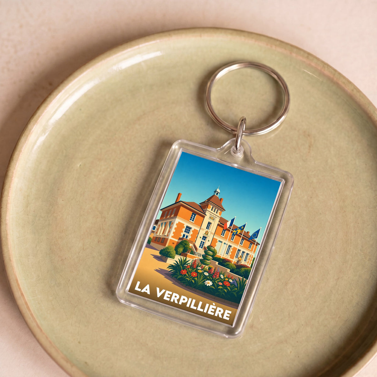 Porte-clés souvenir de la ville de La Verpillière avec une illustration stylisée de sa mairie.