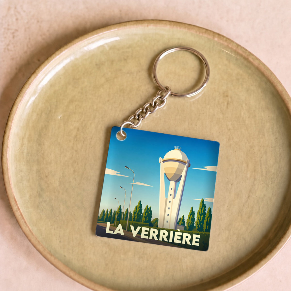 Porte-clés souvenir de la ville de La Verrière avec une illustration stylisée de son château d'eau.