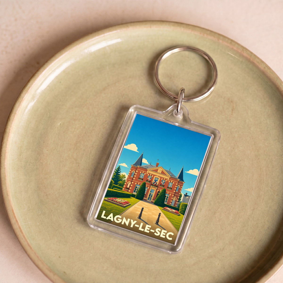 Porte-clés souvenir de la ville de Lagny-le-Sec avec une illustration stylisée de sa mairie.