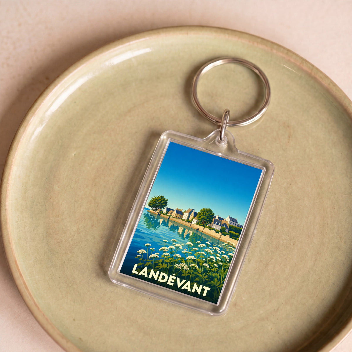Porte-clés souvenir de la ville de Landévant avec une illustration stylisée.