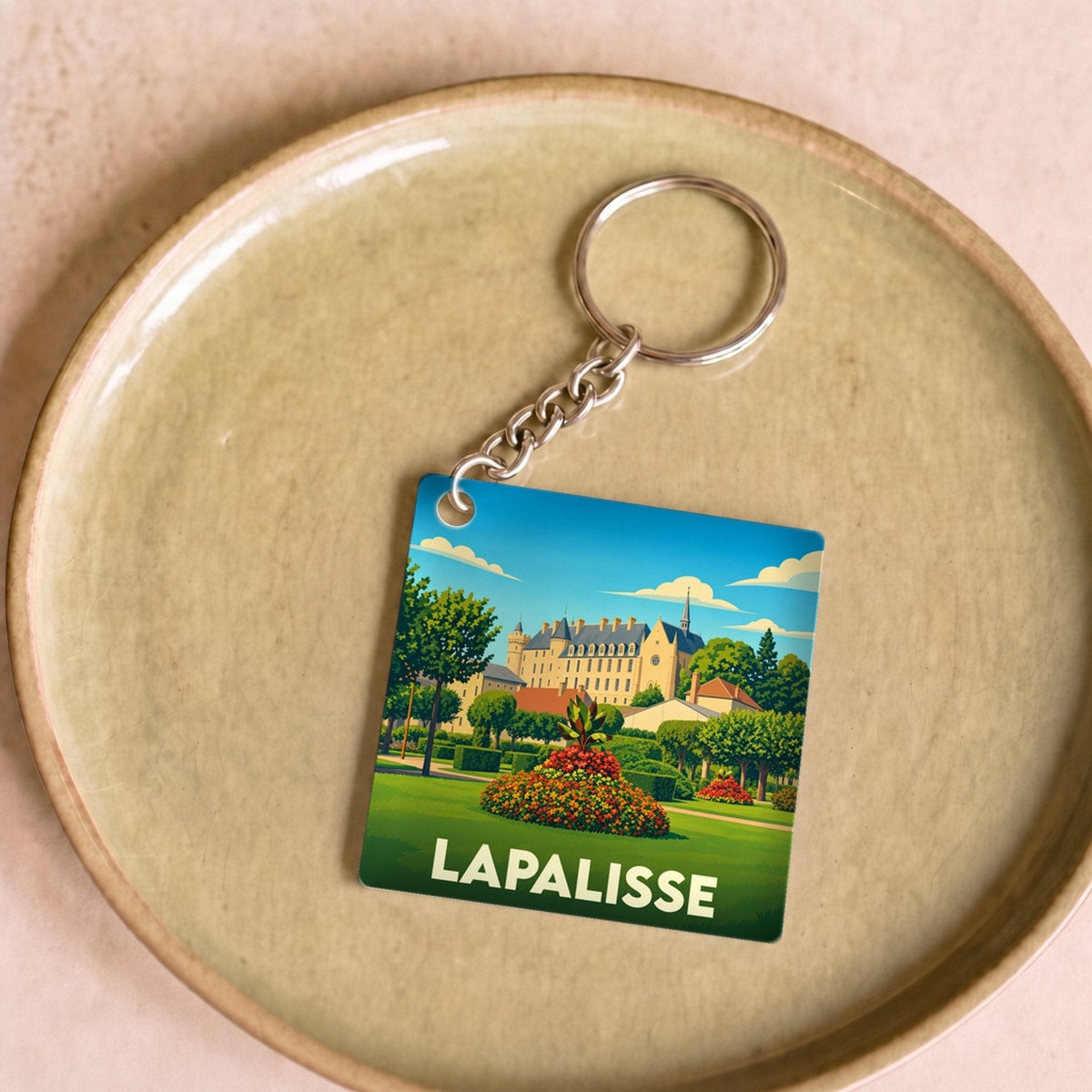 Porte-clés souvenir de la ville de Lapalisse avec une illustration stylisée de son château.