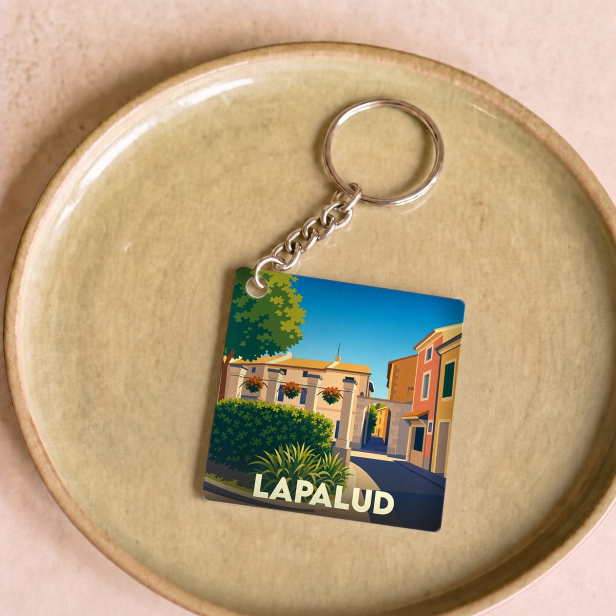 Porte-clés souvenir de la ville de Lapalud avec une illustration stylisée.