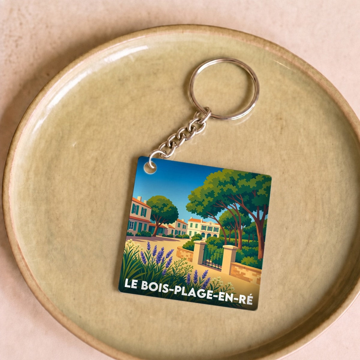 Porte-clés souvenir de la ville de Le Bois-Plage-en-Ré avec une illustration stylisée.