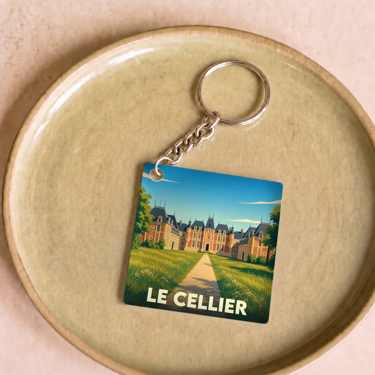 Porte-clés souvenir de la ville de Le Cellier avec une illustration stylisée du château de Clermont.