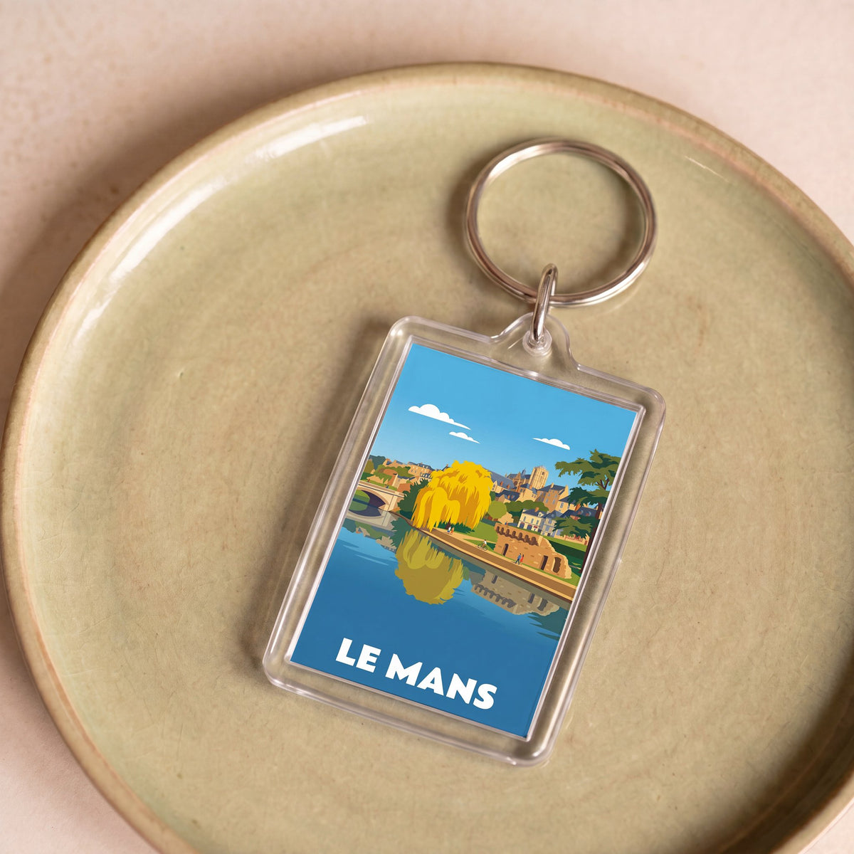 Porte-clés souvenir de la ville de Le Mans avec une illustration stylisée.