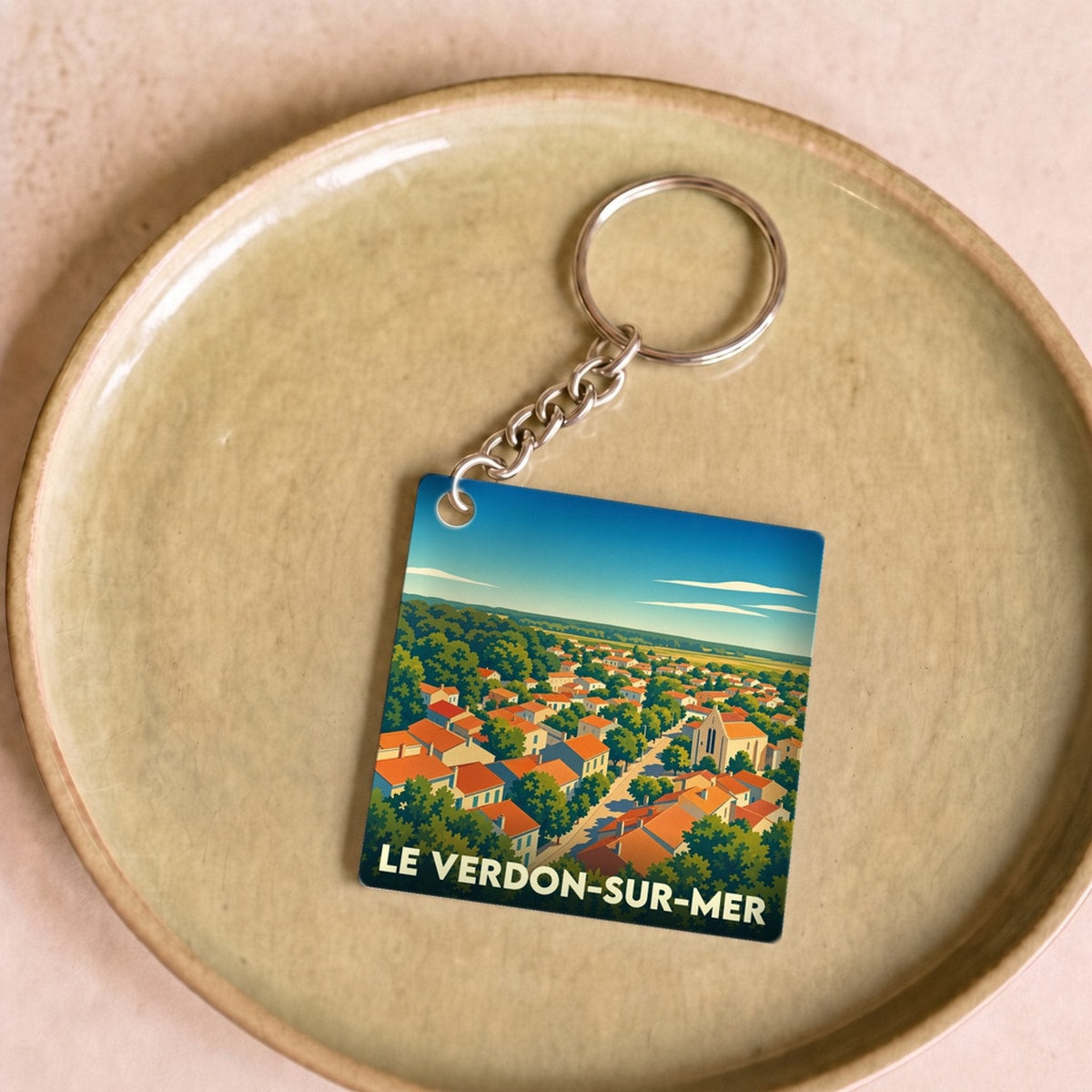Porte-clés souvenir de la ville de Le Verdon-sur-Mer avec une illustration stylisée.