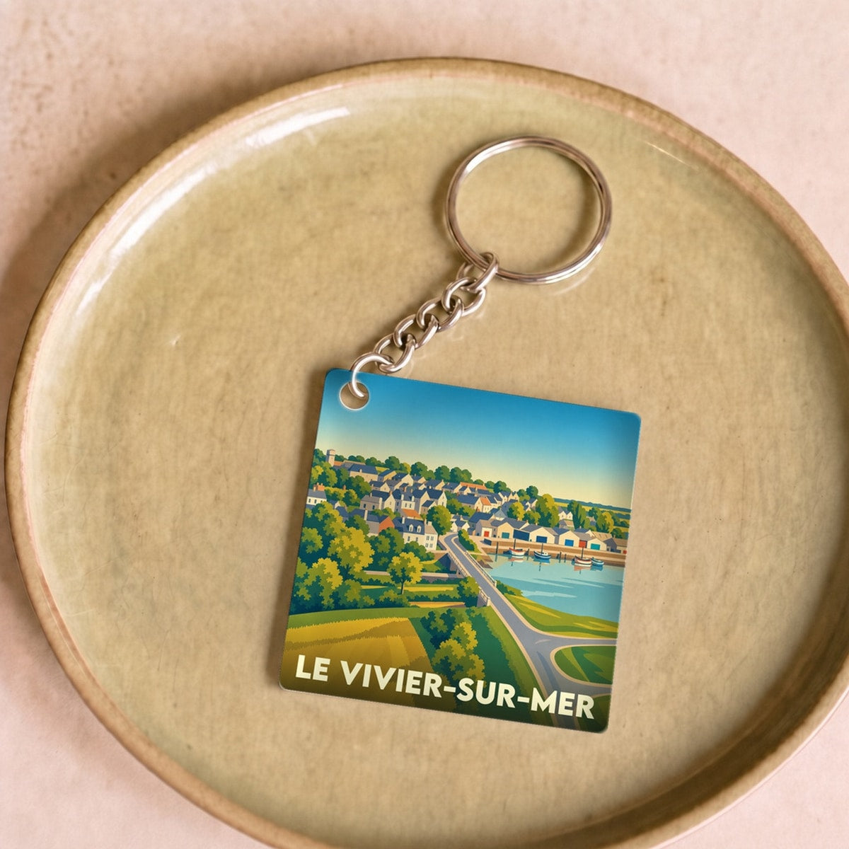Porte-clés souvenir de la ville du Vivier-sur-Mer avec une illustration stylisée.