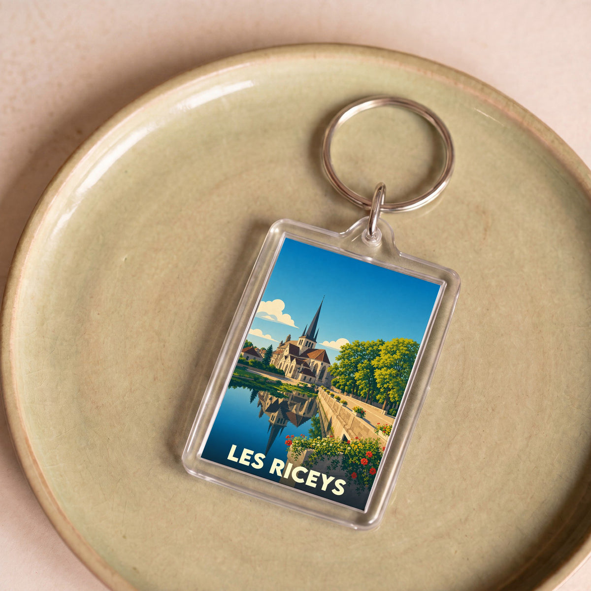 Porte-clés souvenir de la ville de Les Riceys avec une illustration stylisée.