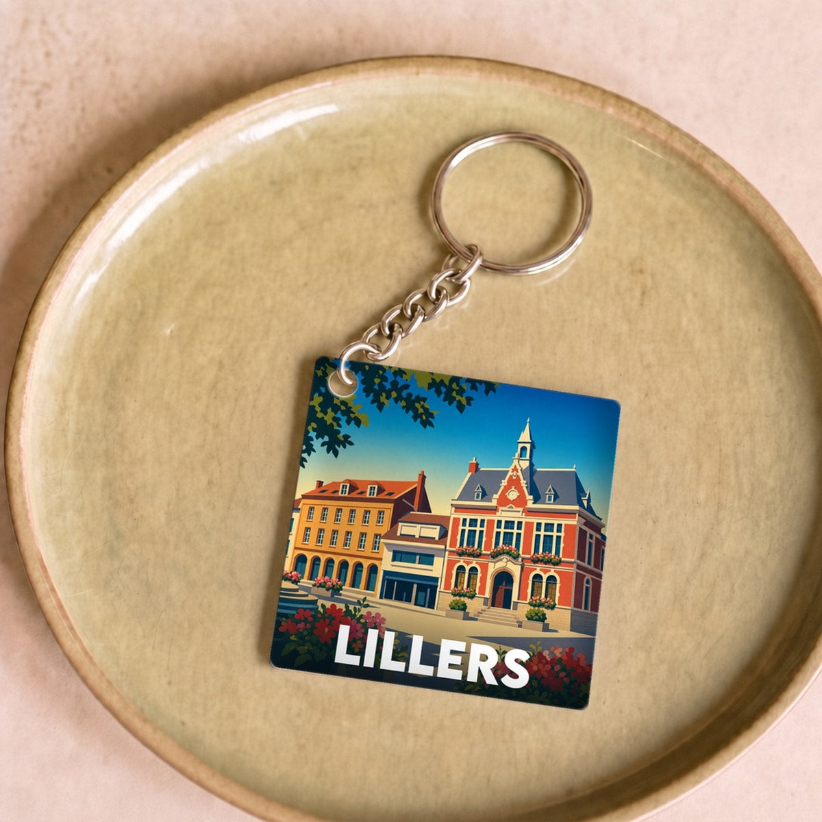 Porte-clés souvenir de la ville de Lillers avec une illustration stylisée de son architecture.